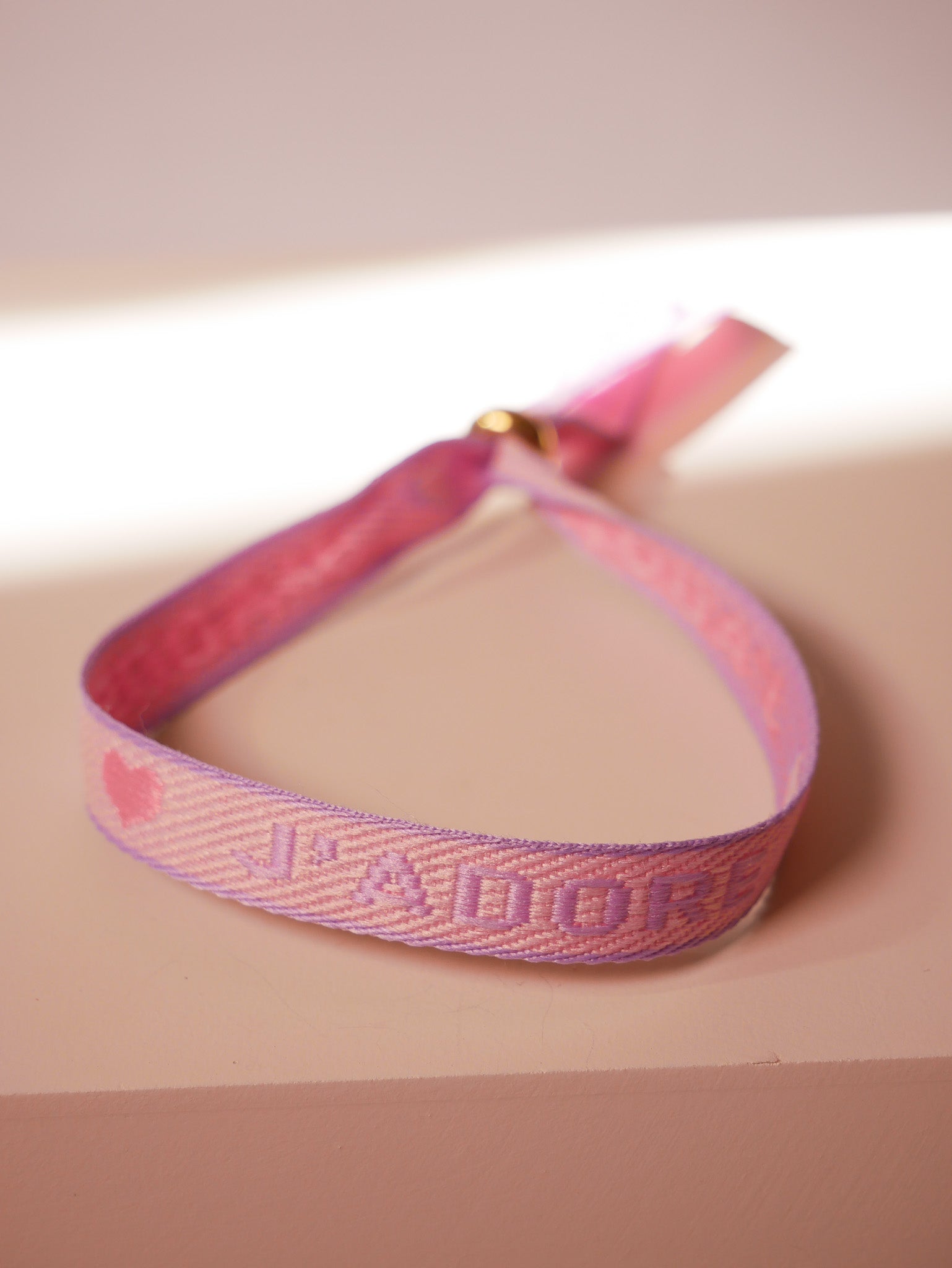 Armband im Festival-Look