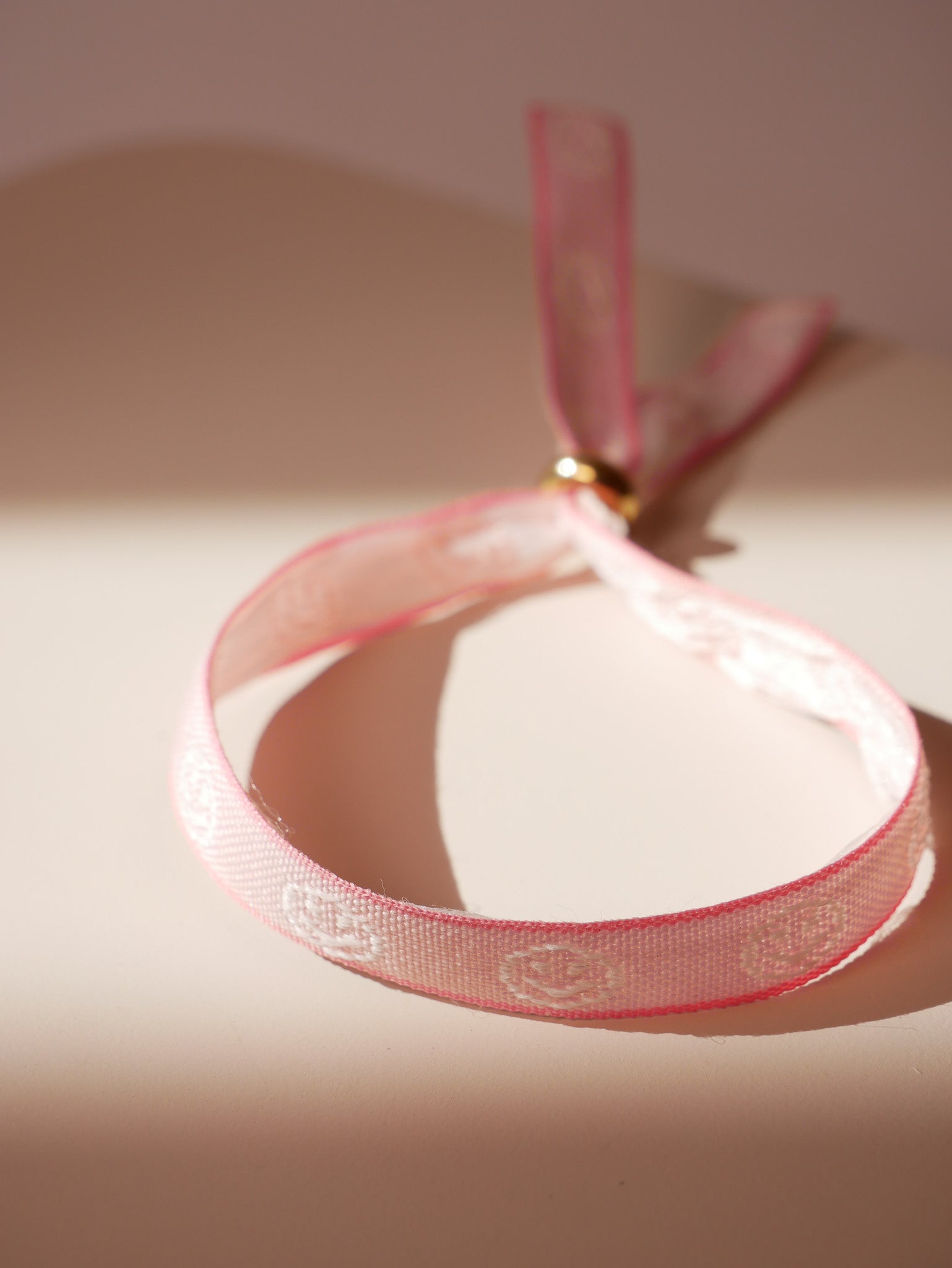 Armband im Festival-Look