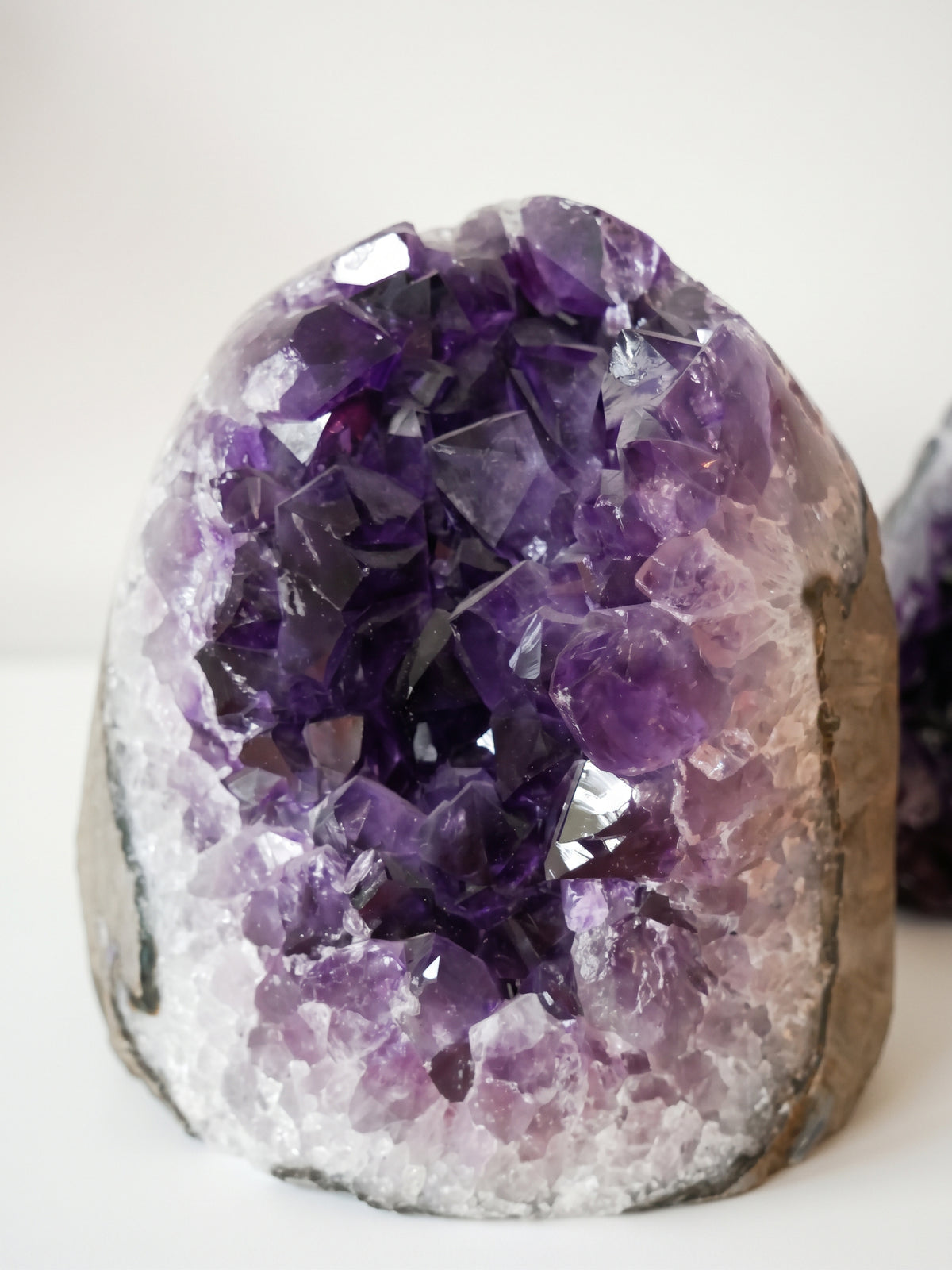Amethyst Freeform anpoliert – dunkles Amethyst Rohstück