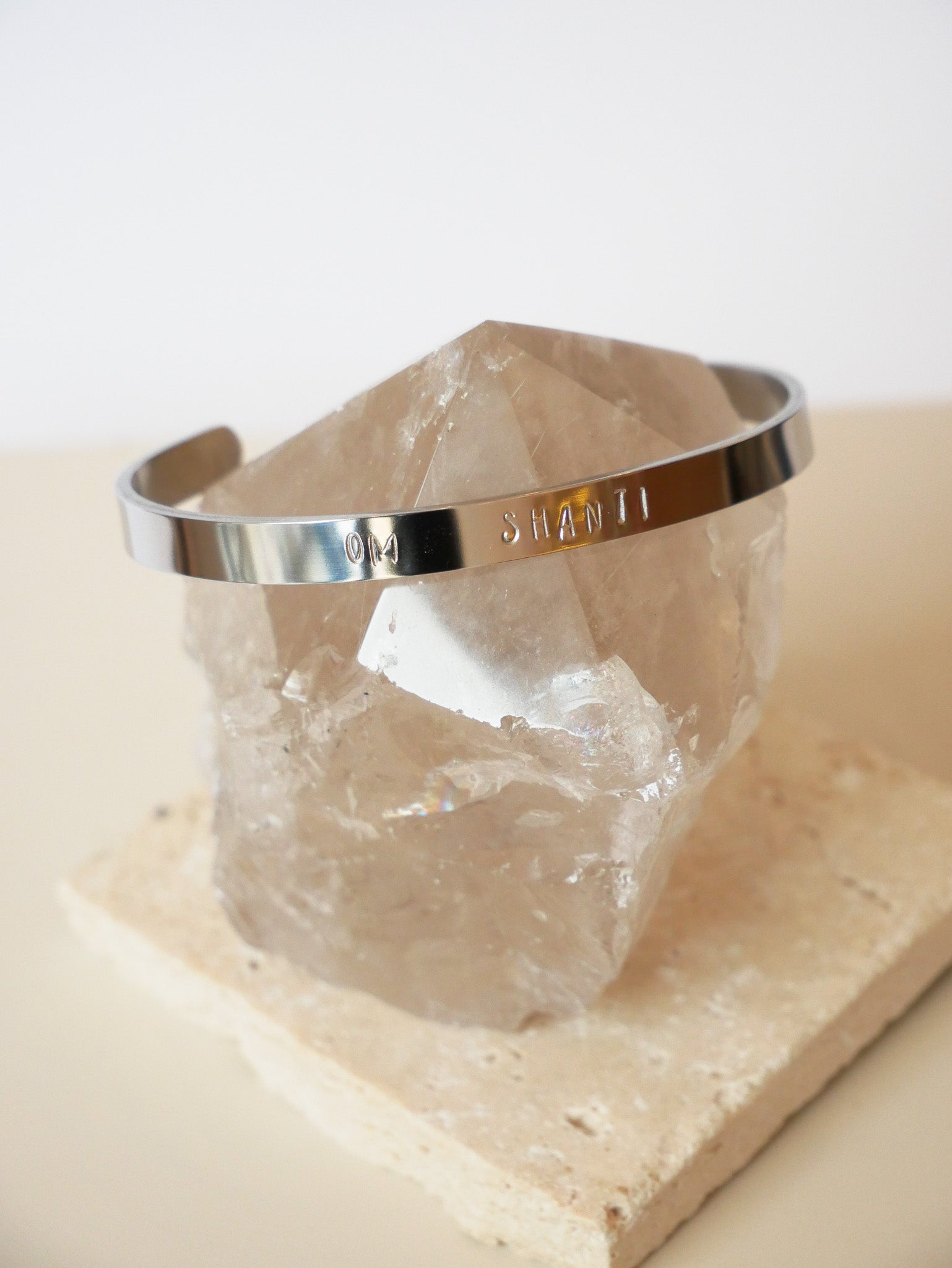 Mantra Armreif "OM SHANTI" silber