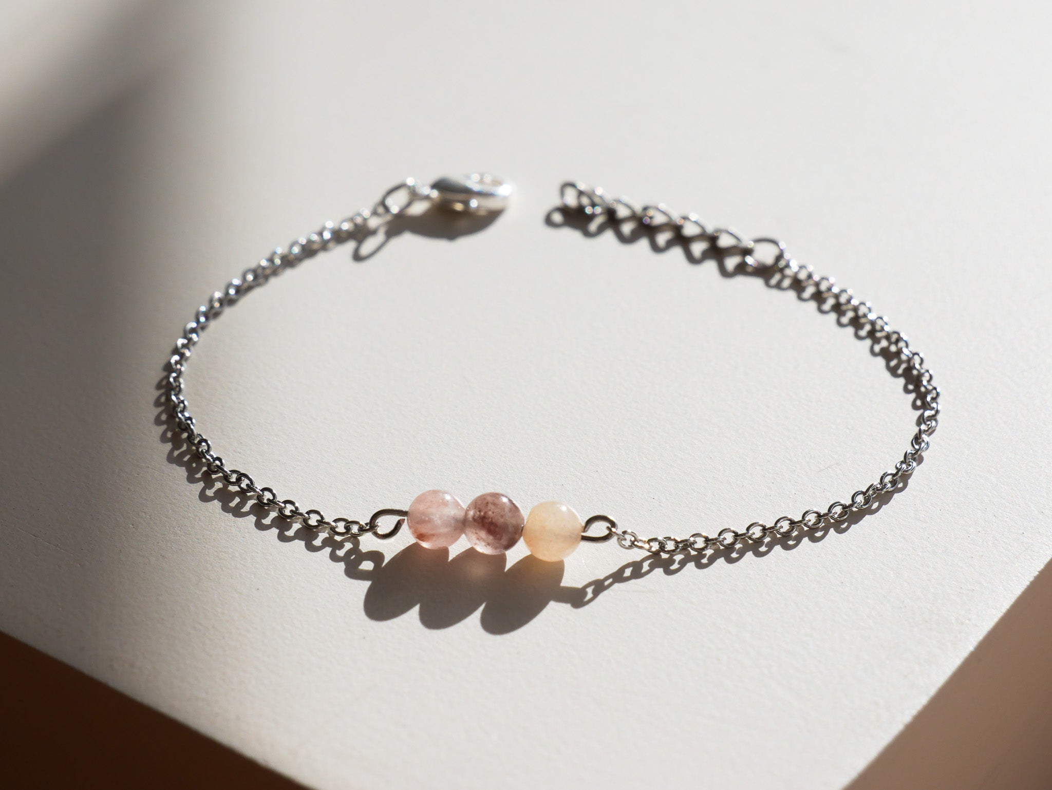 Filigranes Armband Erdbeerquarz