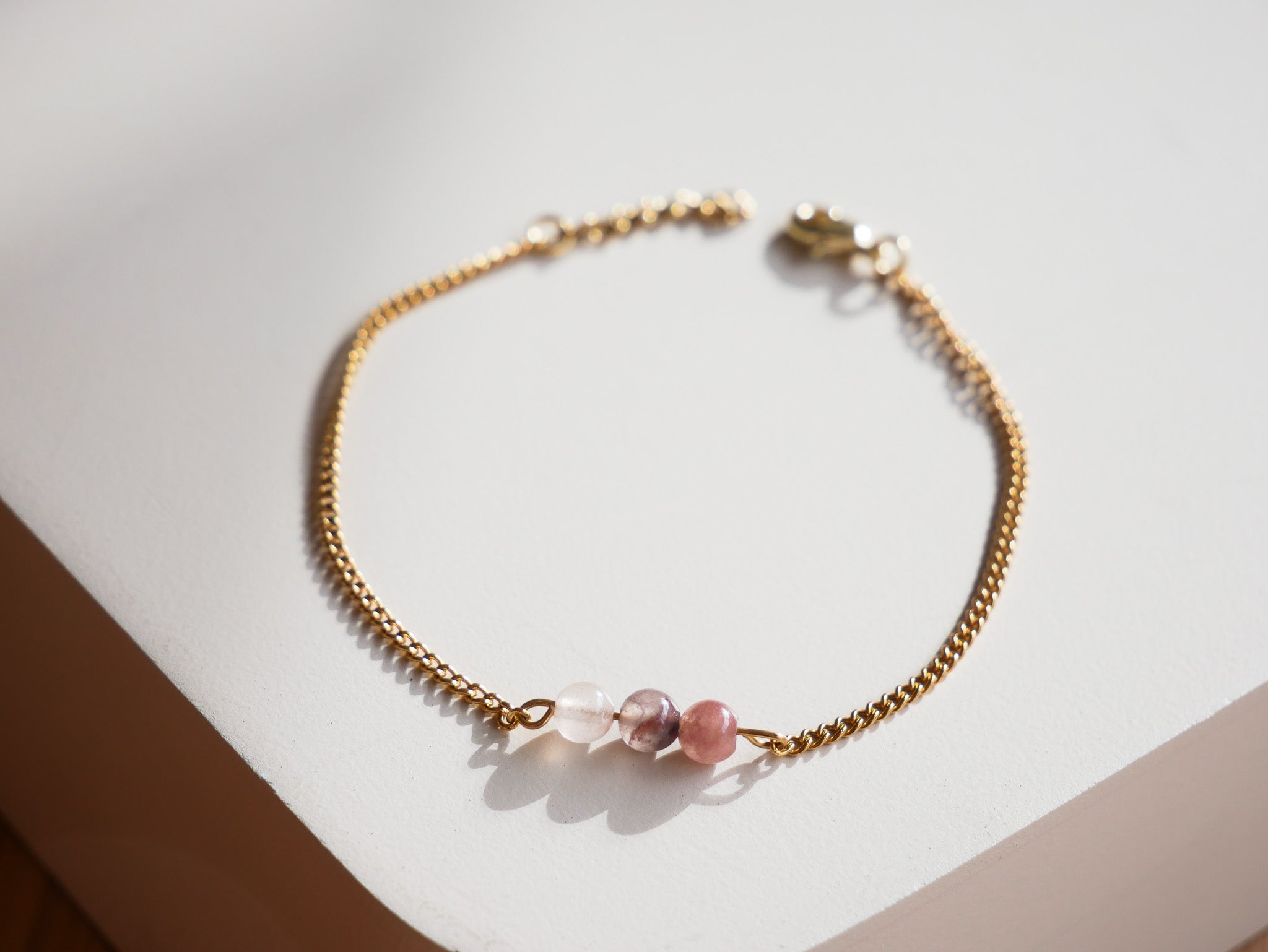 Filigranes Armband Erdbeerquarz